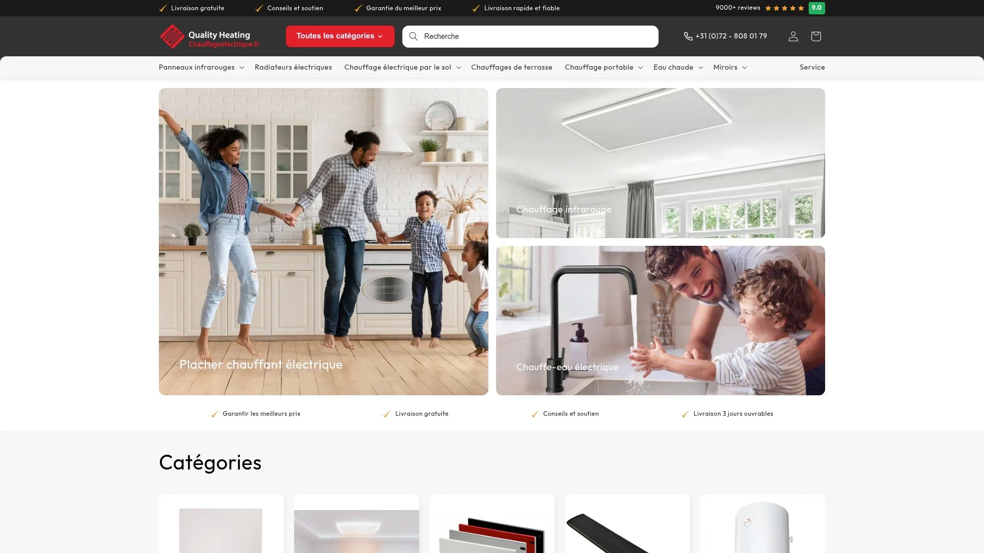 Famille heureuse dans une cuisine moderne et lumineuse.