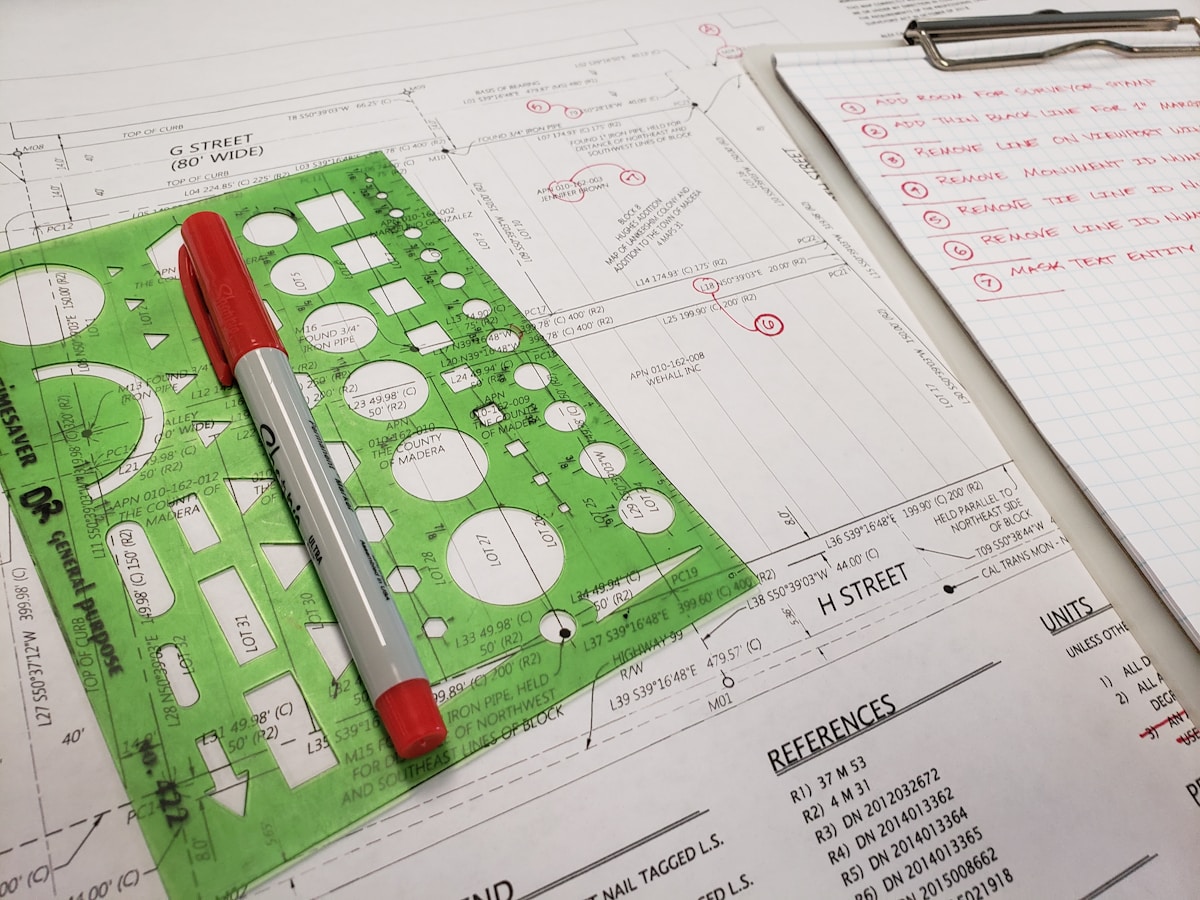 Plan détaillé d'un quartier avec annotations techniques.