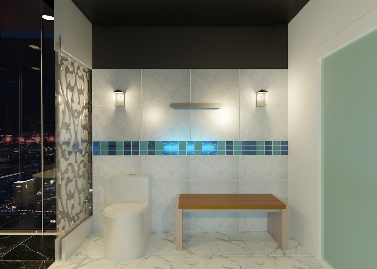 Salle de bain moderne avec carrelage de marbre et touches de bleu.