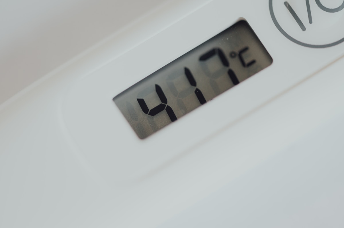 Affichage numérique indiquant une température de 4,17 degrés Celsius.